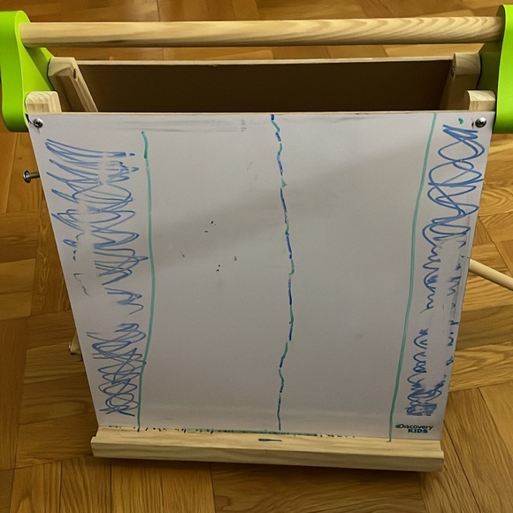 Discovery Kids Wooden Tabletop Easel - Picture 3 of 4